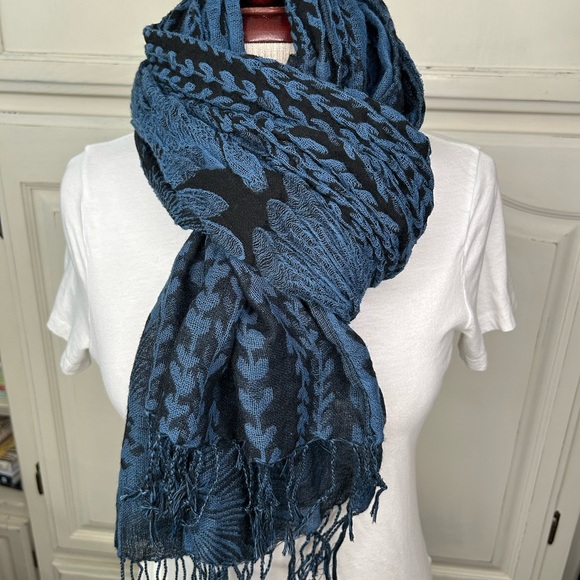 Old Navy Accessories - Old Navy Blue and Black Patterned Scarf